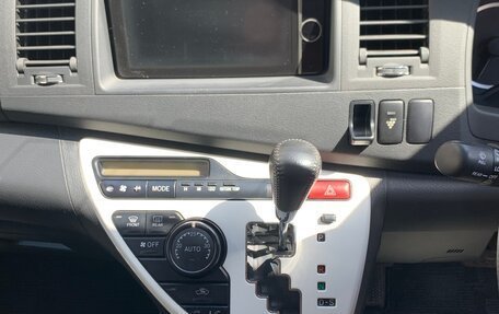 Toyota ISis I, 2012 год, 1 420 000 рублей, 14 фотография