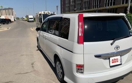 Toyota ISis I, 2012 год, 1 420 000 рублей, 4 фотография