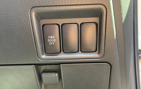 Toyota ISis I, 2012 год, 1 420 000 рублей, 17 фотография