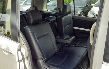 Toyota ISis I, 2012 год, 1 420 000 рублей, 31 фотография