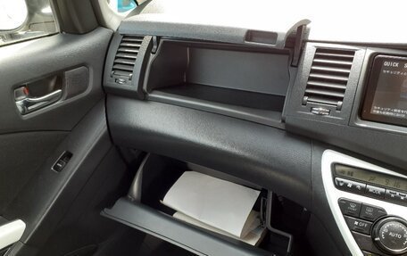 Toyota ISis I, 2012 год, 1 420 000 рублей, 32 фотография