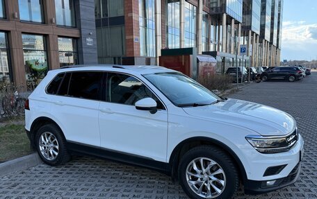 Volkswagen Tiguan II, 2018 год, 2 690 000 рублей, 2 фотография