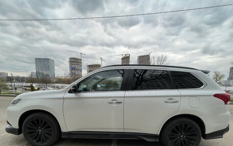 Mitsubishi Outlander III рестайлинг 3, 2022 год, 3 320 000 рублей, 7 фотография