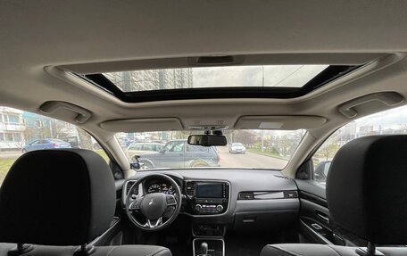 Mitsubishi Outlander III рестайлинг 3, 2022 год, 3 320 000 рублей, 9 фотография