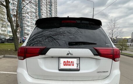 Mitsubishi Outlander III рестайлинг 3, 2022 год, 3 320 000 рублей, 6 фотография