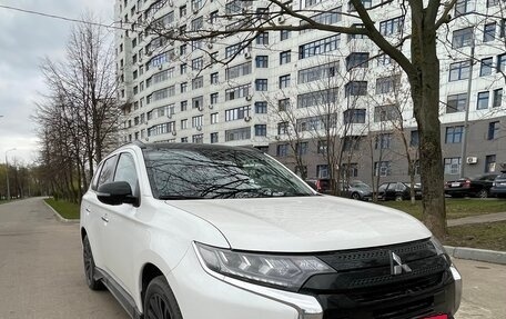 Mitsubishi Outlander III рестайлинг 3, 2022 год, 3 320 000 рублей, 3 фотография