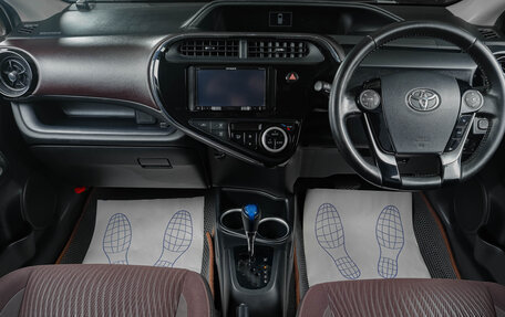 Toyota Aqua I, 2017 год, 1 339 000 рублей, 13 фотография