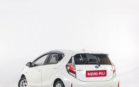 Toyota Aqua I, 2017 год, 1 339 000 рублей, 5 фотография