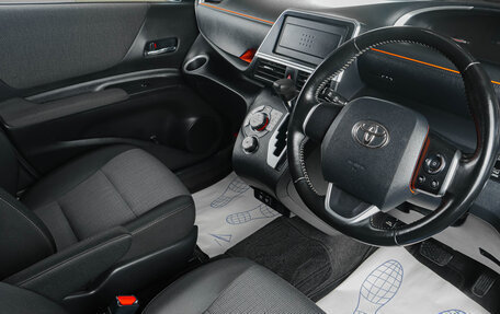 Toyota Sienta II, 2019 год, 1 769 000 рублей, 8 фотография