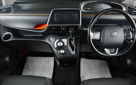 Toyota Sienta II, 2019 год, 1 769 000 рублей, 13 фотография