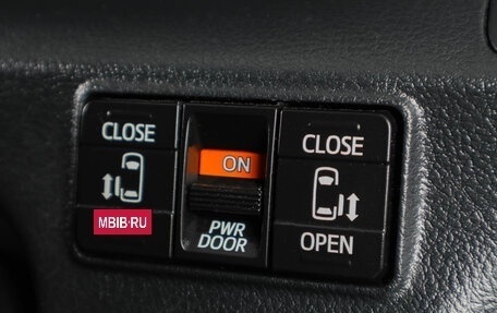 Toyota Sienta II, 2019 год, 1 769 000 рублей, 19 фотография