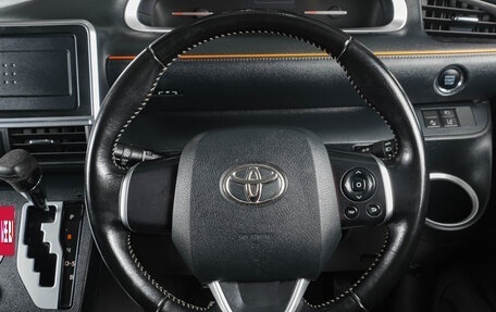 Toyota Sienta II, 2019 год, 1 769 000 рублей, 14 фотография