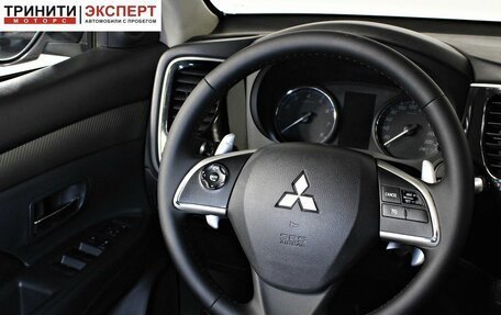 Mitsubishi Outlander III рестайлинг 3, 2013 год, 1 357 000 рублей, 12 фотография