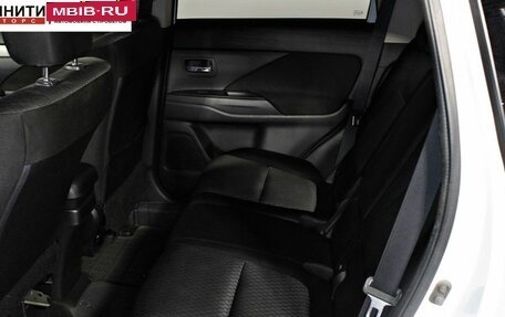 Mitsubishi Outlander III рестайлинг 3, 2013 год, 1 357 000 рублей, 15 фотография