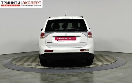 Mitsubishi Outlander III рестайлинг 3, 2013 год, 1 357 000 рублей, 6 фотография