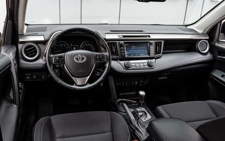 Toyota RAV4, 2017 год, 2 270 000 рублей, 6 фотография
