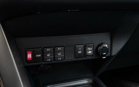 Toyota RAV4, 2017 год, 2 270 000 рублей, 13 фотография