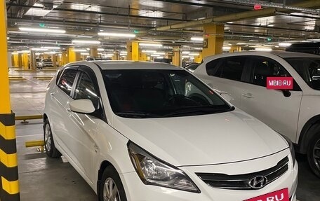 Hyundai Solaris II рестайлинг, 2015 год, 1 000 000 рублей, 3 фотография