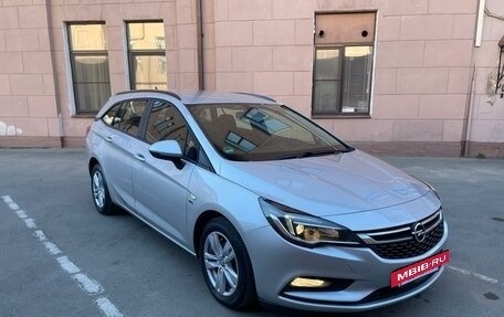 Opel Astra K, 2019 год, 1 350 000 рублей, 3 фотография