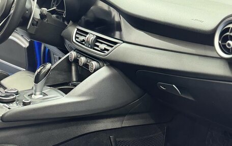 Alfa Romeo Giulia II, 2019 год, 3 300 000 рублей, 14 фотография