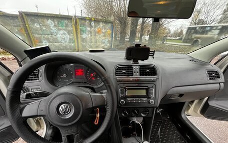 Volkswagen Polo VI (EU Market), 2011 год, 475 000 рублей, 2 фотография