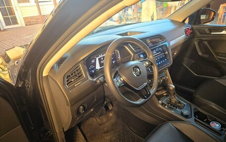 Volkswagen Tiguan II, 2021 год, 2 900 000 рублей, 2 фотография