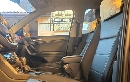 Volkswagen Tiguan II, 2021 год, 2 900 000 рублей, 4 фотография