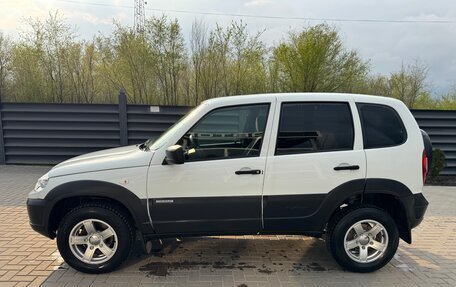 Chevrolet Niva I рестайлинг, 2017 год, 670 000 рублей, 6 фотография