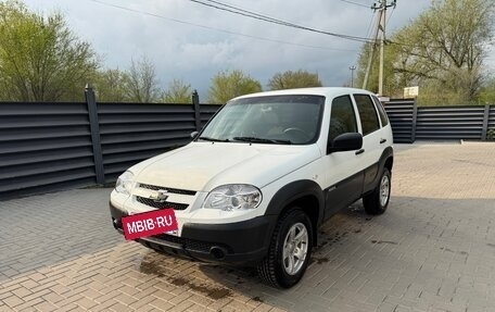 Chevrolet Niva I рестайлинг, 2017 год, 670 000 рублей, 2 фотография