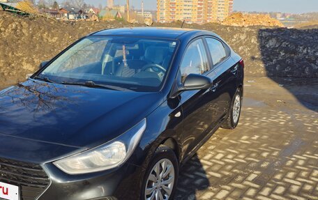 Hyundai Solaris II рестайлинг, 2017 год, 800 000 рублей, 1 фотография