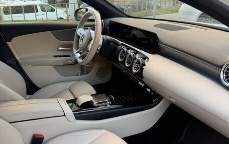 Mercedes-Benz A-Класс, 2022 год, 2 850 000 рублей, 4 фотография