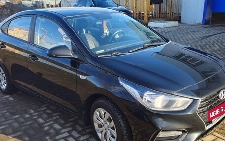 Hyundai Solaris II рестайлинг, 2017 год, 800 000 рублей, 3 фотография