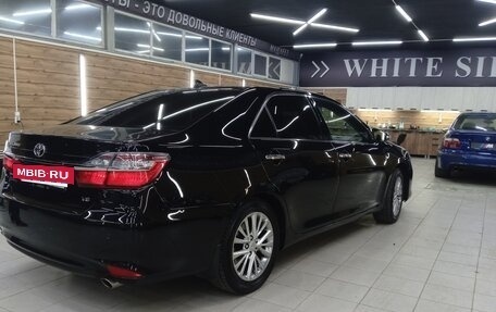 Toyota Camry, 2018 год, 2 100 000 рублей, 3 фотография