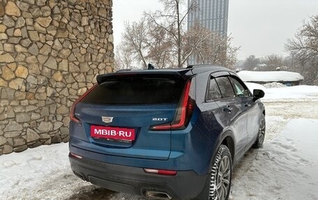 Cadillac XT4 I, 2019 год, 2 800 000 рублей, 2 фотография