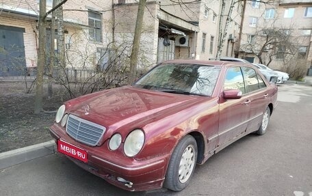 Mercedes-Benz E-Класс, 2000 год, 270 000 рублей, 1 фотография