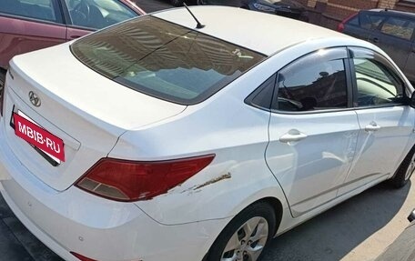 Hyundai Solaris II рестайлинг, 2016 год, 800 000 рублей, 5 фотография