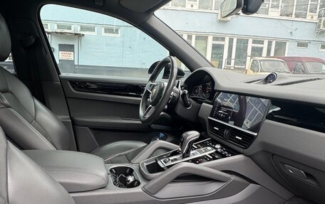 Porsche Cayenne III, 2018 год, 30 фотография