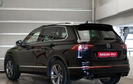 Volkswagen Tiguan II, 2021 год, 3 199 000 рублей, 6 фотография