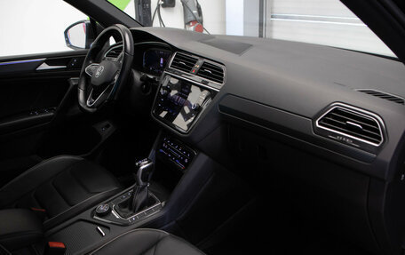 Volkswagen Tiguan II, 2021 год, 3 199 000 рублей, 30 фотография