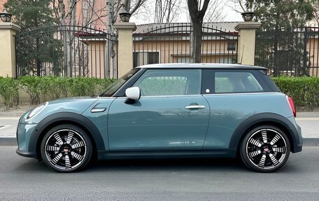 MINI Hatch, 2023 год, 1 970 000 рублей, 3 фотография