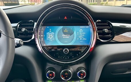 MINI Hatch, 2023 год, 1 970 000 рублей, 8 фотография