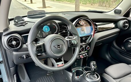 MINI Hatch, 2023 год, 1 970 000 рублей, 10 фотография