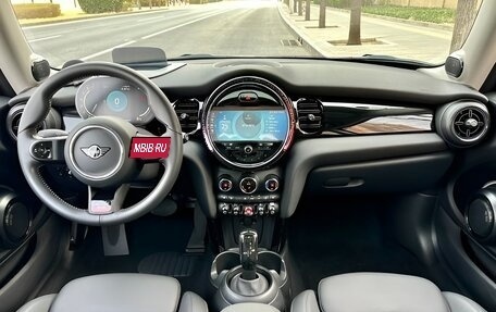 MINI Hatch, 2023 год, 1 970 000 рублей, 6 фотография