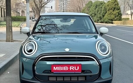 MINI Hatch, 2023 год, 1 970 000 рублей, 2 фотография