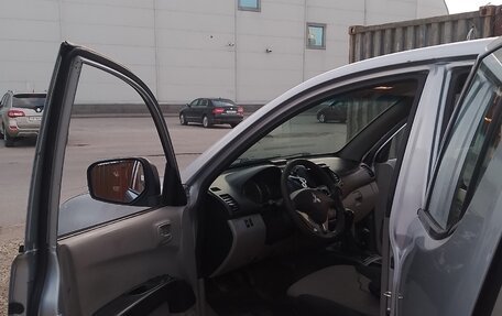 Mitsubishi L200 IV рестайлинг, 2011 год, 1 100 000 рублей, 6 фотография