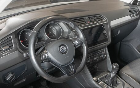 Volkswagen Tiguan II, 2019 год, 2 464 000 рублей, 5 фотография