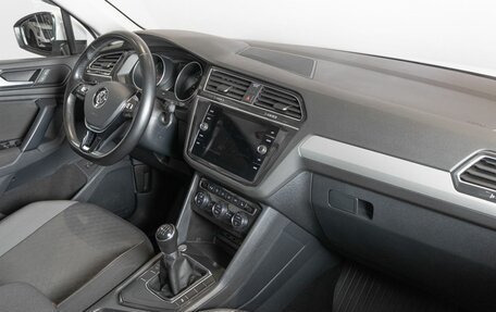 Volkswagen Tiguan II, 2019 год, 2 464 000 рублей, 7 фотография
