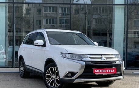 Mitsubishi Outlander III рестайлинг 3, 2016 год, 1 995 000 рублей, 3 фотография