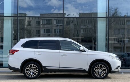 Mitsubishi Outlander III рестайлинг 3, 2016 год, 1 995 000 рублей, 4 фотография