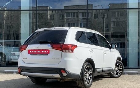 Mitsubishi Outlander III рестайлинг 3, 2016 год, 1 995 000 рублей, 5 фотография